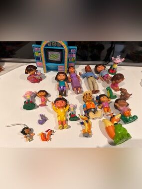 Large dora the explorer lot